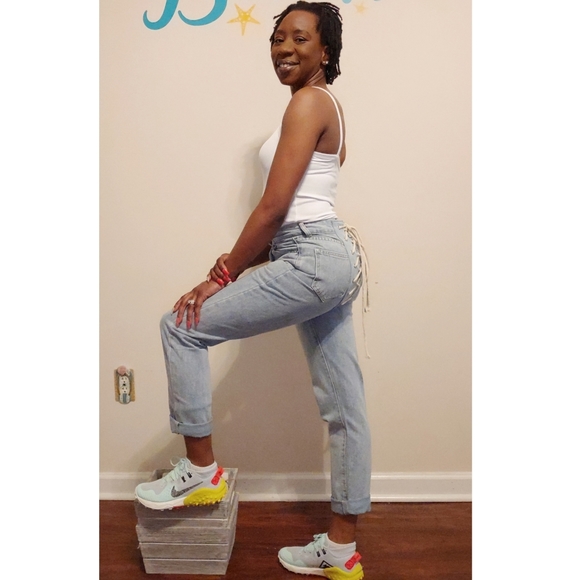 Keep Me Laced - Picture 2 of 9